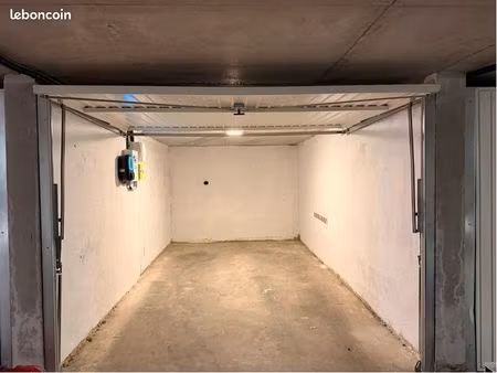 garage avec borne recharge électrique