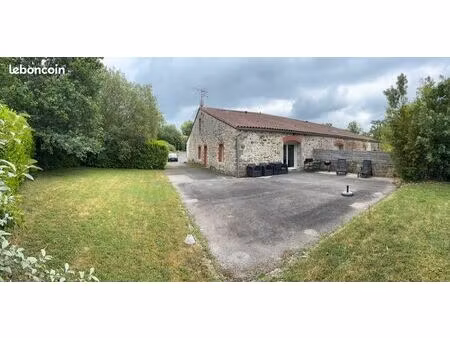 dans grange rénovée en 3 logements : duplex mitoyen