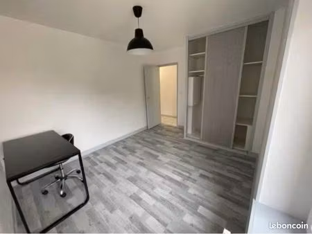 appartement f3 climatisé 2 chambres / parking privatif / jardin