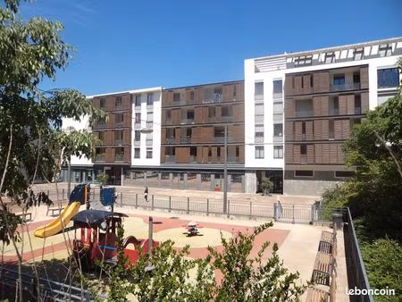 studio 1 pièce 28 m²