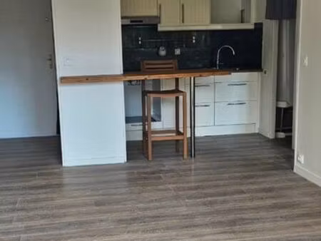 appartement 2 pièces avec grand balcon