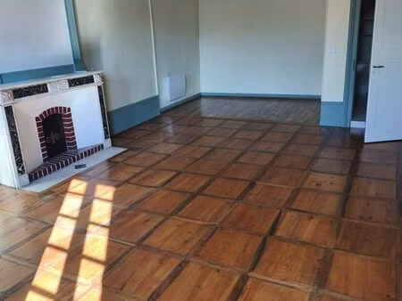 appartement t3 de 82m² - centre ville