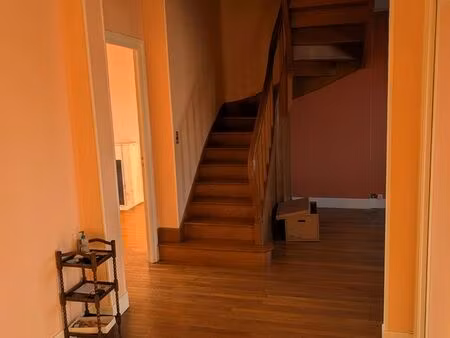 spacieux appartement de 175m2 avec balcon  cave et garage