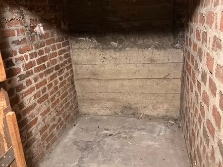 cave rue chevreul suresnes facile d'accès et saine. +/-5m2