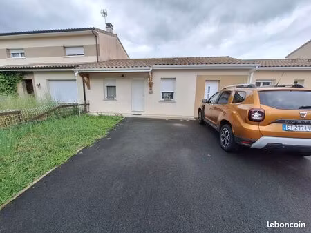 2 places de parking privées – juste à côté du lycée stam