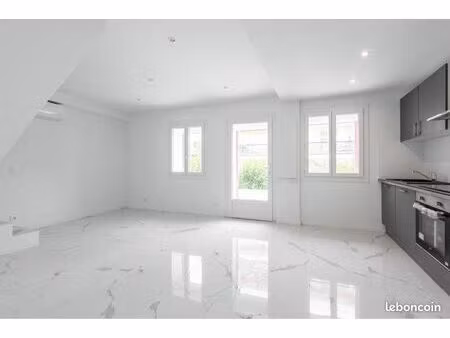 duplex t2/3 avec extérieur entièrement rénové