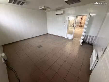 bureau  local commercial