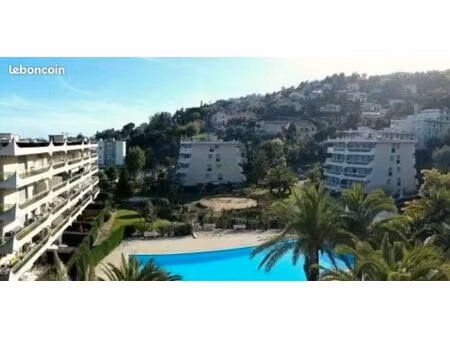 grand studio 40m2 dans résidence avec piscine parking