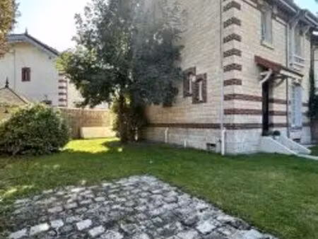 maison de 5 pièces avec sous-sol total et terrain de 246m²