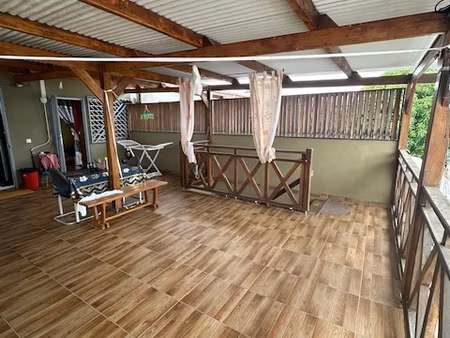 à kourou  maison avec terrasse 2 chambres à vendre
