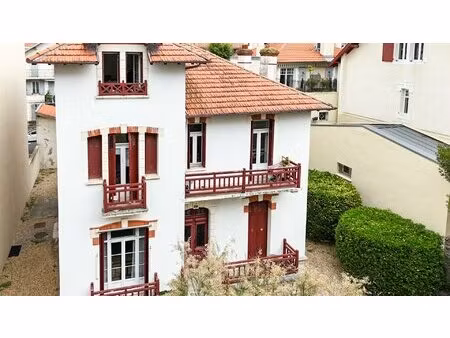 appartement au calme au sein d'une bâtisse basque - biarritz saint charles