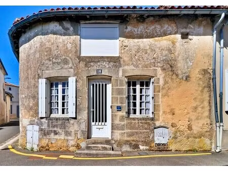 ensemble immobilier de charme de 137m2  idéal investissement locatif  coeur de jonzac