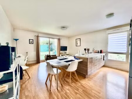 appartement 3 pièces de 64 m² à limeil-brévannes