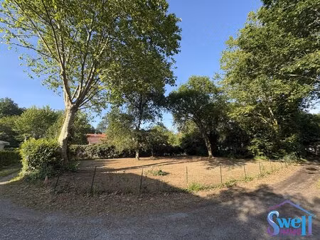 terrain à bâtir de 1041m² hors lotissement arboré  viabilis?