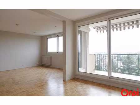 location appartement  m² t-3 à vénissieux  807 €