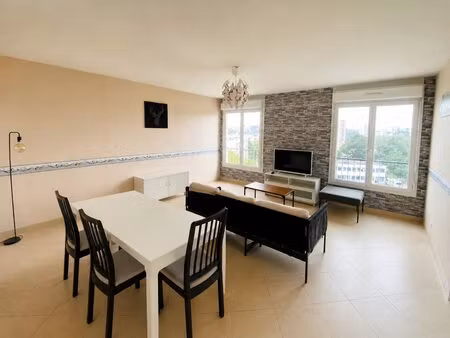 fort potentiel vue dégagée appartement t4 93m2