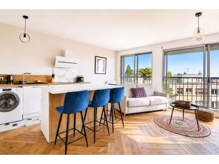 superbe 2 pièces rénové avec goût – 48 m²