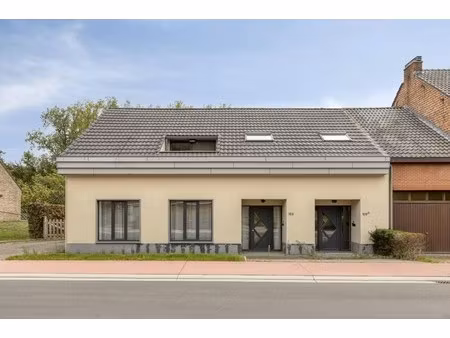 opbrengsteigendom met 2 appartementen en hangaar te lummen