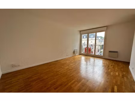 location appartement  m² t-2 à le plessis-robinson  1 164 €