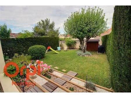 rez de jardin plein coeur village avec 120m² de jardin!