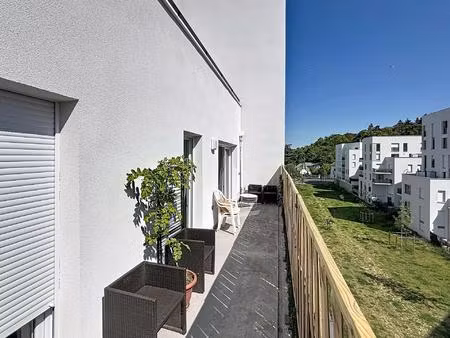 f3 de 2024 avec de beaux volumes et sa grande terrasse
