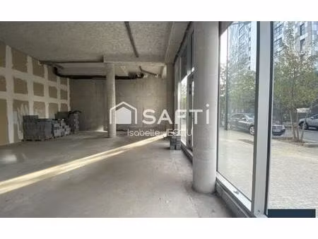 local commercial à la teste de buch + bureaux 58m² et appartement supplémentaire 70m²