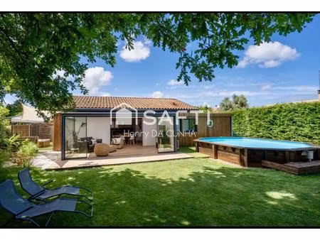 maison bois au calme avec piscine et jacuzzi