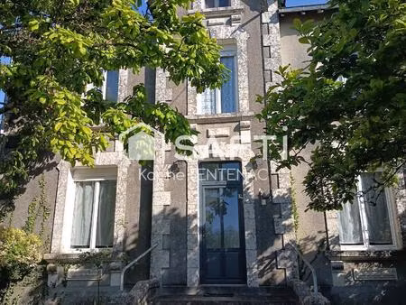 maison de charme harmonisee par un chalet au fond du jardin