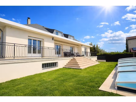 belle maison familiale avec piscine plein sud - possibilite