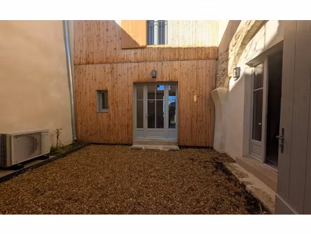 location maison  m² t-3 à estézargues  975 €
