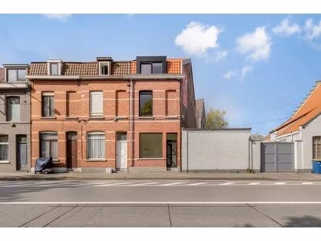 instapklare totaalrenovatie met 3 slaapkamers in kortrijk!