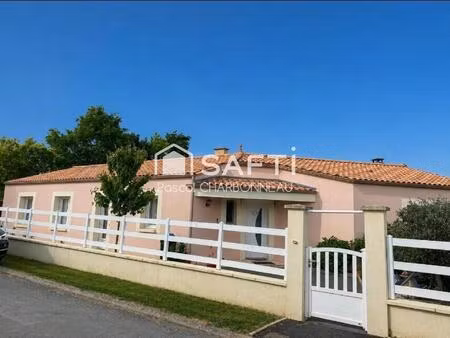 maison plain pied 4 chambres et un bureau piscine terrain clos