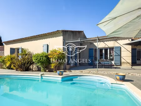 maison de plain-pied  134 m2 sur terrain de 1010 m2 avec piscine