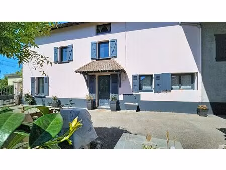 maison rénovée d'environ 165 m2 avec plusieurs dépendances