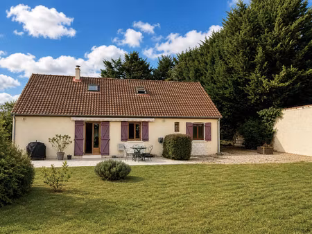 proche bourges - maison traditionnelle offrant 133m² habitable avec jardin et bâtiment gar