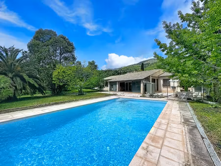 vence - maison de plain pied avec piscine et terrain plat -