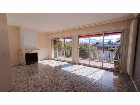 t3 lumineux avec terrasse et garage