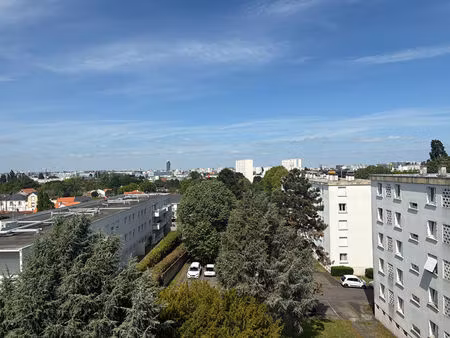 appartement reze - place 8 mai - 2 pièce(s) - loué meublé - proche toutes commodités