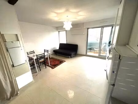 grand studio de 27.83 m² meublé avec loggia et parking