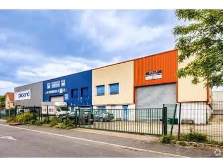 location local d’activités saint-ouen-l’aumône 95310 555m²