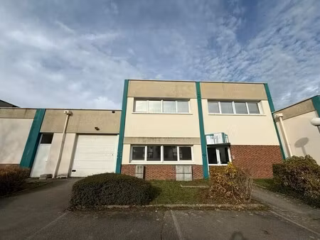 location local d’activités trappes 78190 220m²
