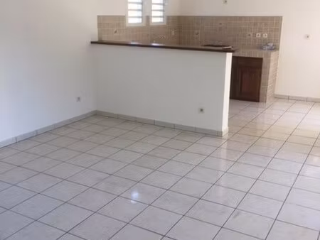 a louer - la possession - maison f4 avec grand jardin