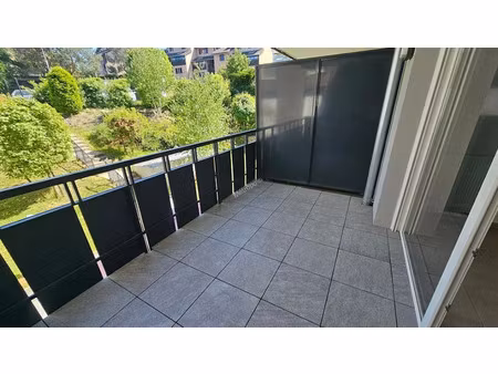location meublée appartement 2 pièces 52 m² à ville-la-grand (74100)  1 400 €