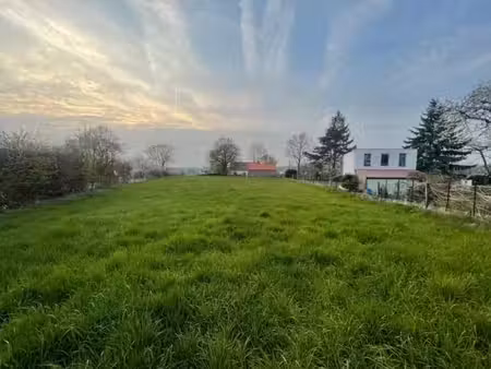 un terrain en zhcr sur 50m à front de voirie sis à vezon