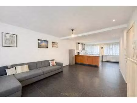 te koop  opbrengsteigendom met handelspand en duplex-appa...