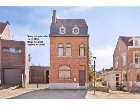 maison avec un grand atelier(+/- 205m²) au centre de dworp