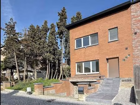 à louer : spacieuse maison 3 façades entièrement rénové