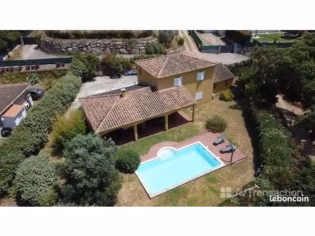 propriété 6 pièces 208 m²
