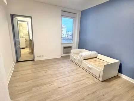 studio 1 pièce 30 m²