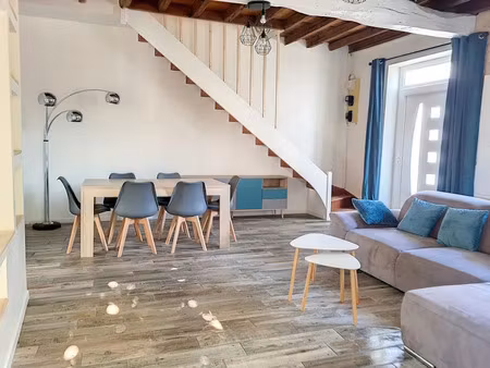 location meublée maison 5 pièces 110 m² à cérons (33720)  1 165 €